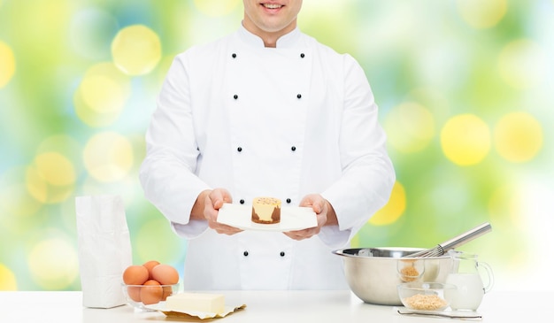 chef pripravujúci jedlo